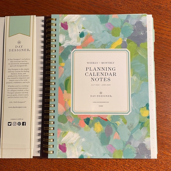 Day Designer 2023-24 Academic Planner with Notes Pages - Picture 3 of 8